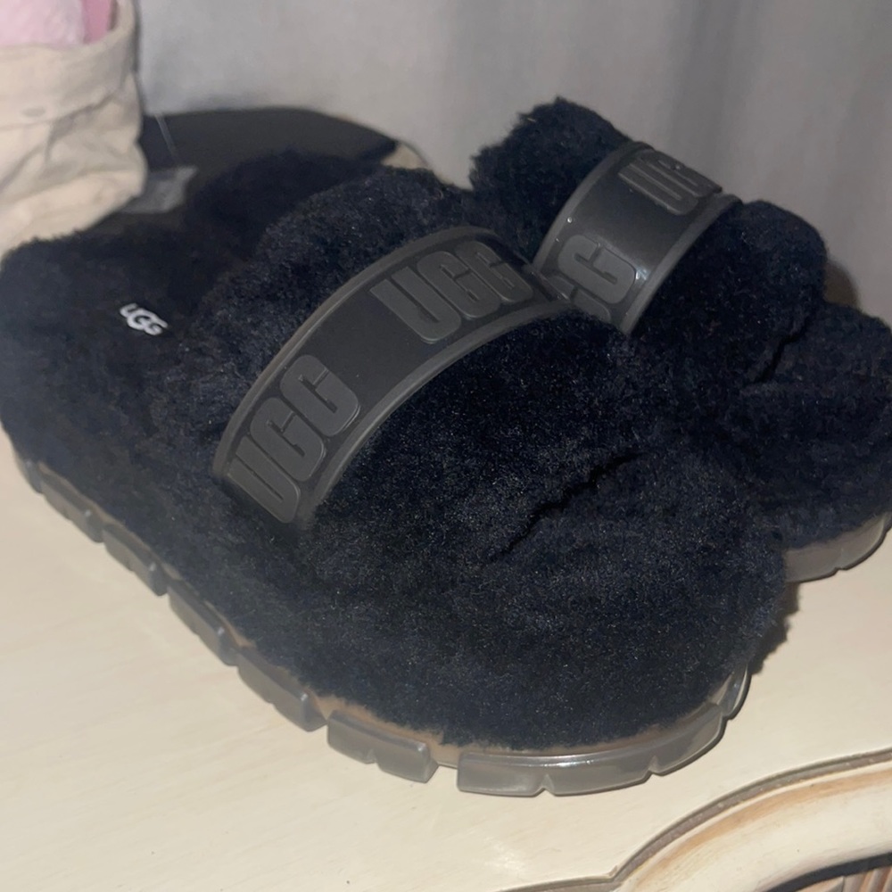 Ugg Fluffita platform sandal in black